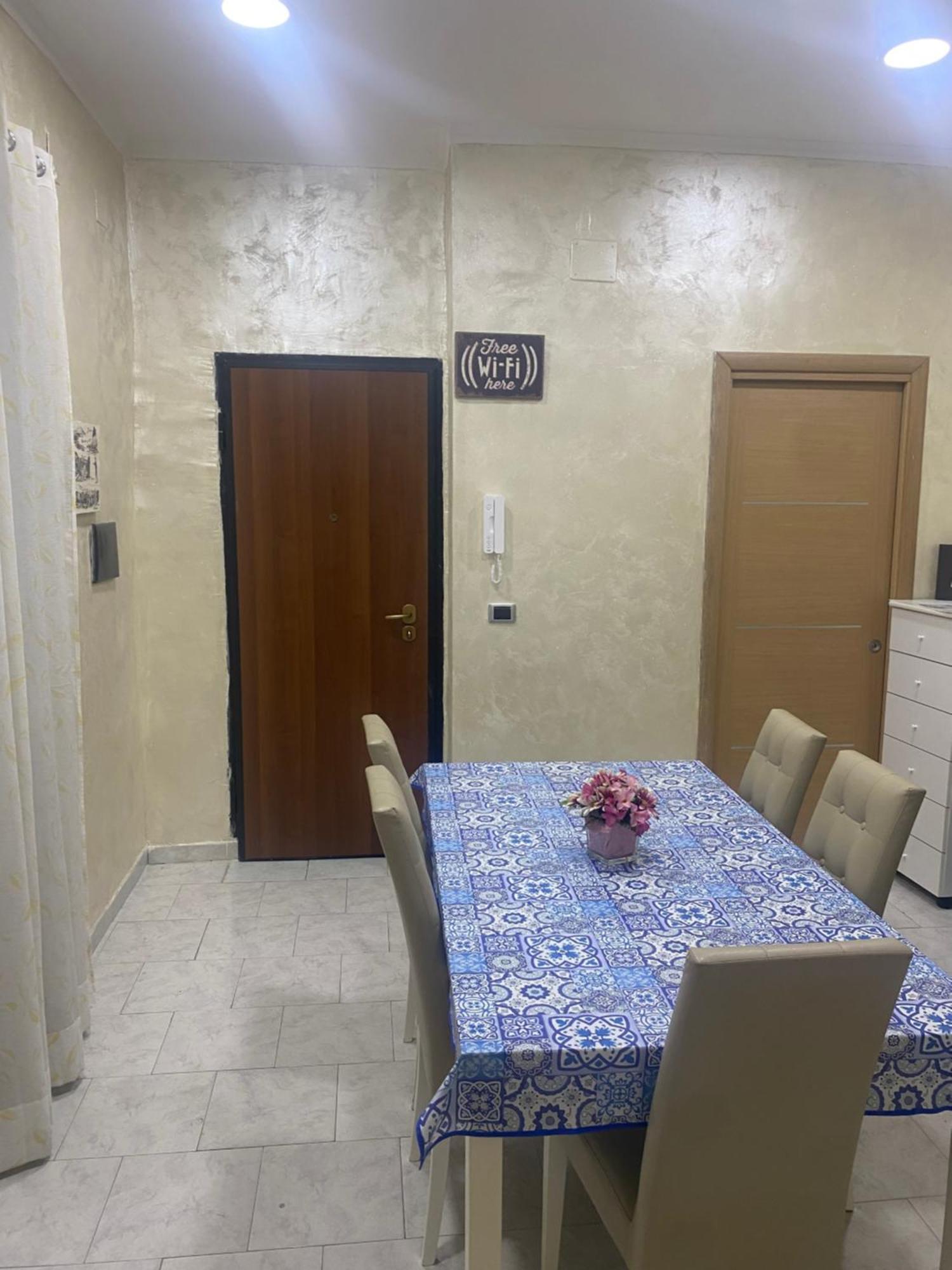 La Casa Di Vera Наполи Екстериор снимка
