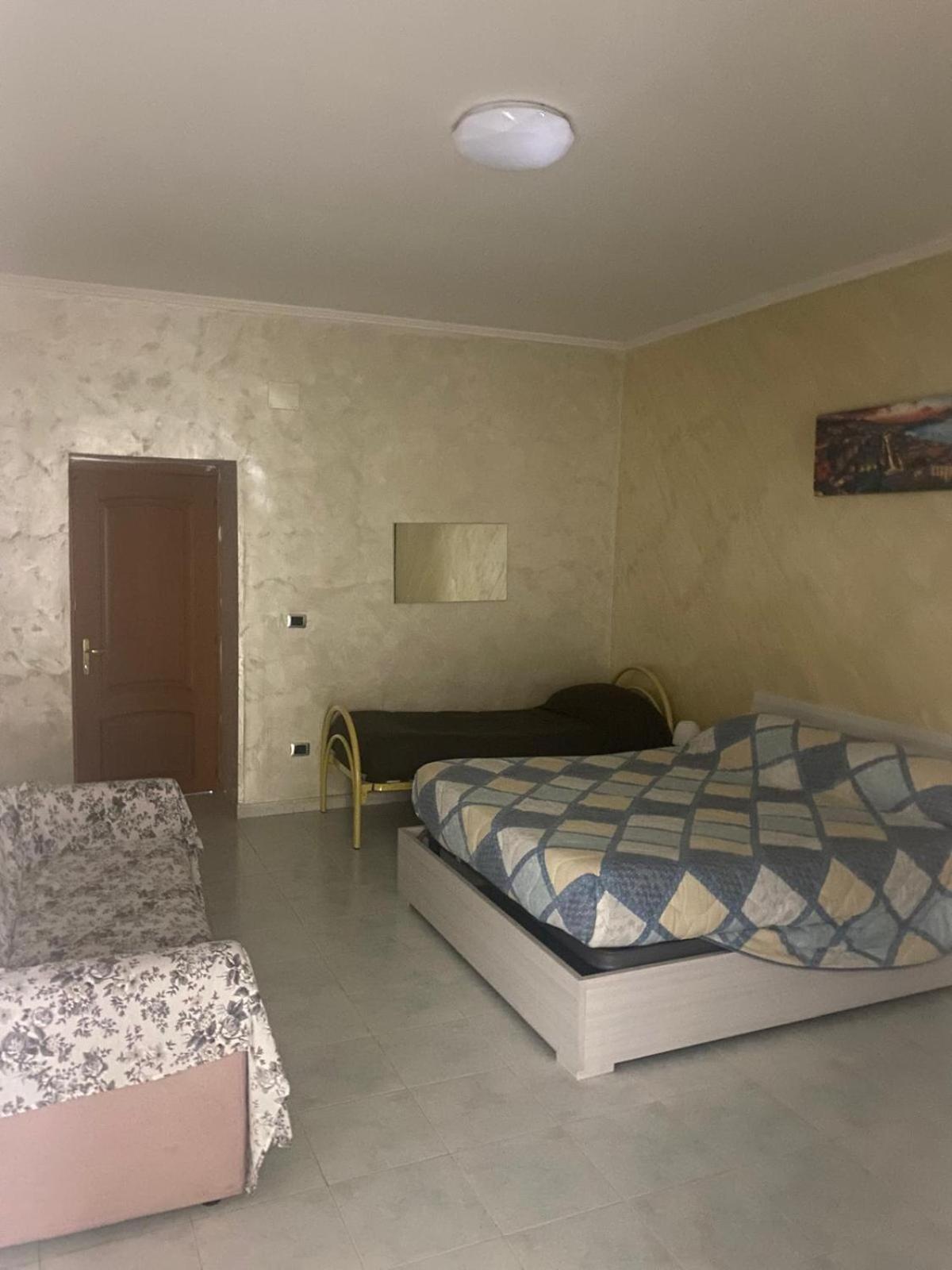 La Casa Di Vera Наполи Екстериор снимка